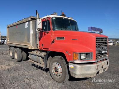 1998 Mack Fleetliner 6x4 T/A Camión dumper