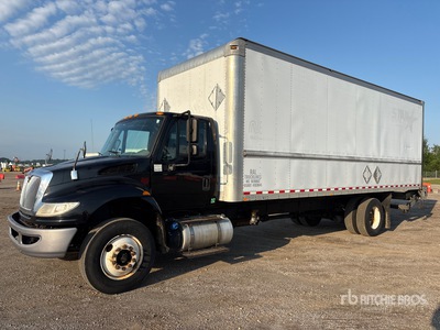2017 International 4300 4x2 Camion fourgon