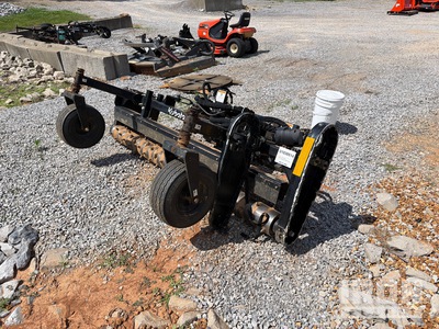 Land Pride SR2790 90 in Rastrillo electrico para minicargadora