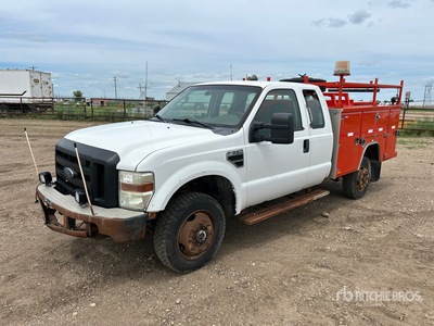 2010 Ford F-350 XL 4x4 Extended Cab Utility Truck