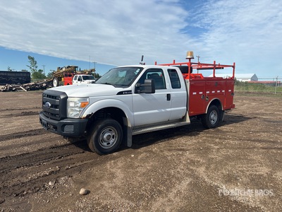 2011 Ford F-350 4x4 Extended Cab Utility Truck