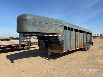 1990 24 ft T/A Livestock Trailer
