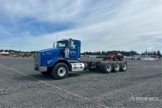 2014 Kenworth T800 8x4 Cab and Chassis