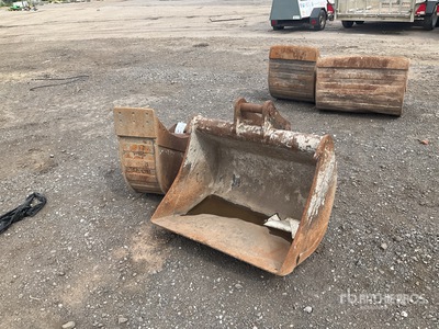 Quantity of (2) Digging 880mm & 280mm Excavator Bucket