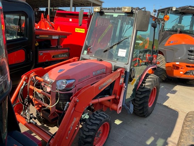 2011 Kubota B3000HSDCC 4WD Utility Tractor (Inoperable)
