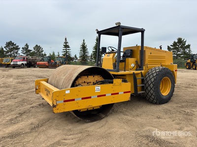 1993 Super Pac 840 Smooth Drum Compactor