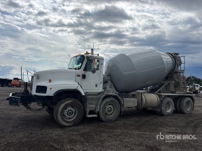 2007 International 5600i 8x6 Twin-Steer Mixer Truck