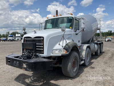 2008 Mack GU813 8x4 Twin-Steer Granite Mixer Truck