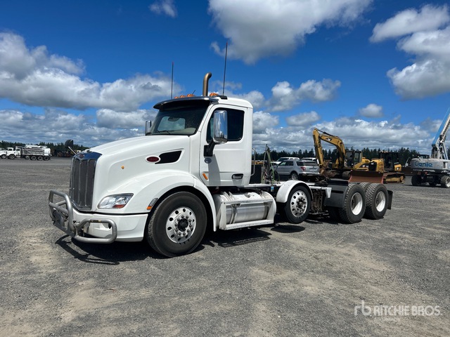 2021 Peterbilt 579 8x4 Tri/A Day Cab Truck Tractor