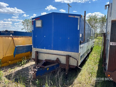 32 ft T/A Doghouse