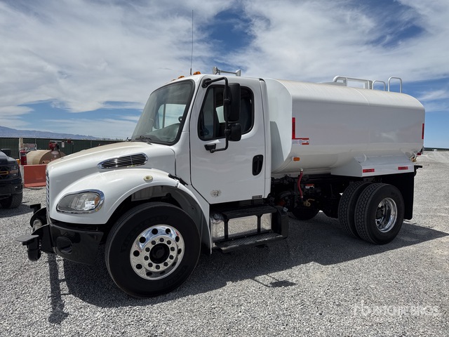 2014 Freightliner M2 106 2500 gal 4x2 Water Truck