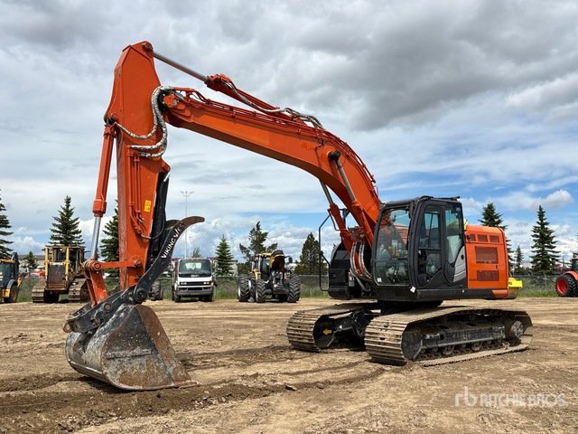 hashitsuyo 2022 Hitachi ZX225USR-6 Tracked Excavator | Ritchie Bros. Auctioneers