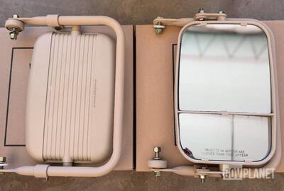 LOT OF 10- RH HUMVEE MIRRORS WITH ASSEMBLY ( GOVERMENT SURPLUS) NEW IN BOX - SHIP DIMS: 15 X 27 X 16 38LBS Divers - Pièces pour HMMWV