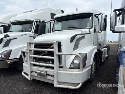 2016 Volvo VNL 6x4 Ciągnik siodłowy T/A z kabiną sypialną