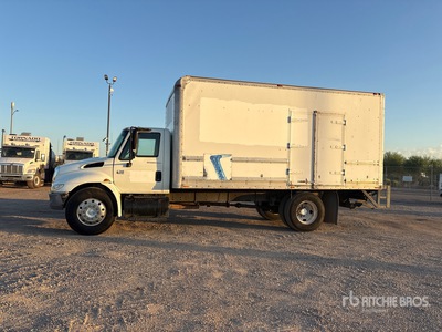2004 International 4300 4x2 Moving Camion fourgon