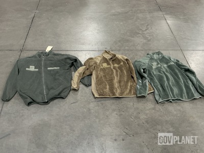 (106) Cold Weather Jackets & (7) Extreme Cold Weather Liners