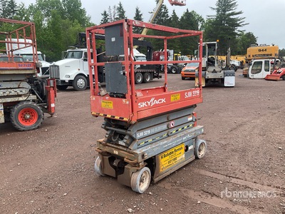 2013 Skyjack SJIII3219 Electric Scissor Lift (Inoperable)