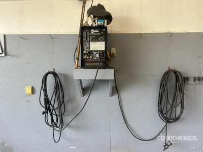 Miller Thunderbolt AC/DC 225 A Electric Welder