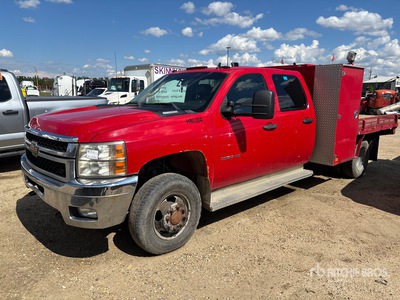 2011 Chevrolet Silverado 3500HD 4x4 Crew Cab Flatbed Truck