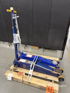 (2) Hydraulic Jacks