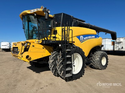 2012 New Holland CR8090 Combine Harvester