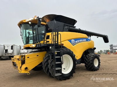 2012 New Holland CR8090 4x4 Combine Harvester