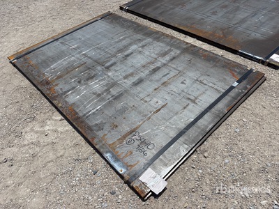 Quantity of (2) 2025 Kit Containers 5 ft x 7 ft 9 in (.75 in Thick) Placche in metallo (Unused)