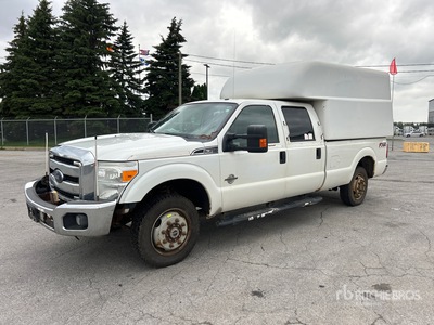 2015 Ford F-350 XLT 4x4 Crew Cab Hi-Rail Pick-up