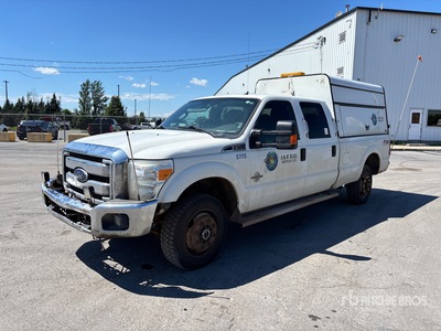 2015 Ford F-350 XLT 4x4 Crew Cab Pickup