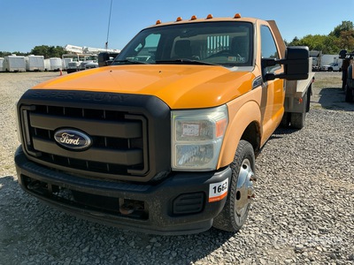 2011 Ford F-350 4x2 Flatbed Truck