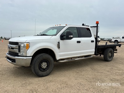 2017 Ford F-350 XLT 4x4 Crew Cab Flatbed Truck