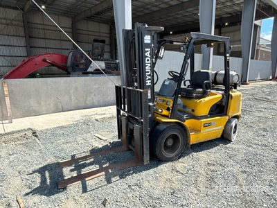 2013 Hyundai 30L-7 5220 lb Cushion Tire Forklift