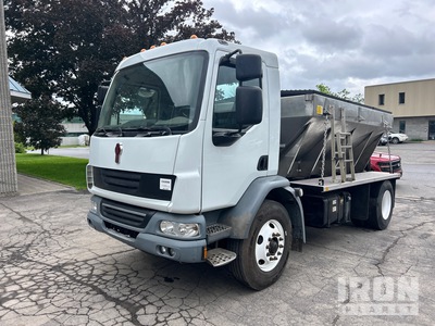 2014 Kenworth K370 4x2 Spreader Truck