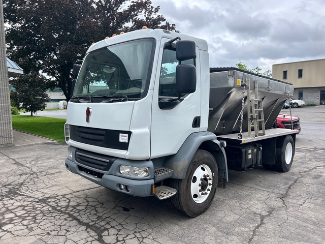 2014 Kenworth K370 4x2 Spreader Truck