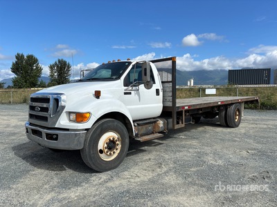 2015 Ford F-750 4x2 Flatbed Truck