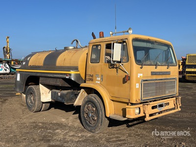 1983 Acco 1850C 8000 L 4x2 Camion à eau