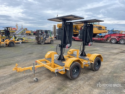 2021 Global Traffic Equipment Solar Powered Traffic Light (Inoperable)