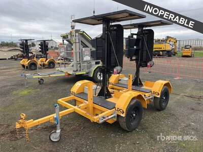 2021 Global Traffic Equipment Solar Powered اشارة مرور (Inoperable)