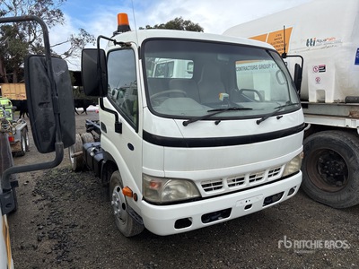 2004 Hino 300 4x2 Kabina i podwozie