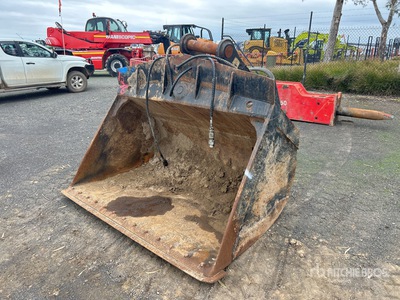 2050 mm Q/C Hydraulic Tilting Excavator Bucket - Fits Komatsu PC350LC-8