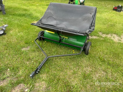 John Deere Tow Behind Lawn Sweeper 造園機械