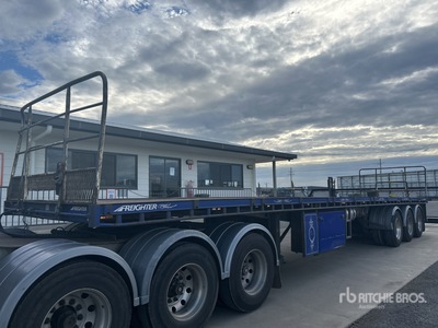 2004 Freighter Tri/A Remolque caja abierta