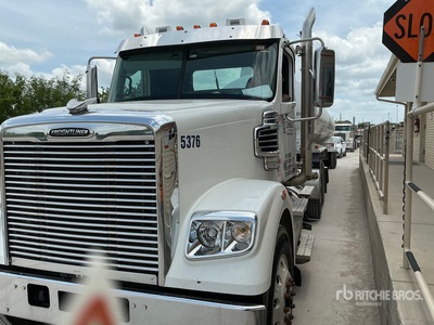 2020 Freightliner 122SD Day Cab Truck Tractor
