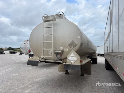 2013 Polar 406 9300 GAL 9300 gal T/A Trailer cisterna