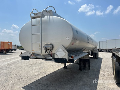 2015 Polar 406 9300 GAL 9300 gal T/A Tanker Trailer