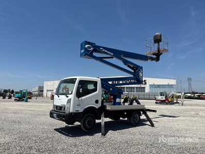 2014 Socage DA324 24 m on 2014 Nissan Cabstar 35.12 NT400 Camión con Canastilla