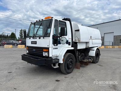 1989 Johnston Serie 600 on 1987 Ford CF7000 Sweeper Truck