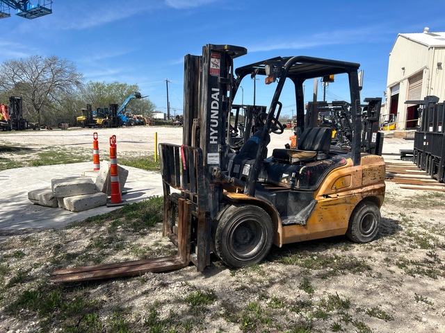 2019 (unverified) Hyundai 30D-9 5890 lb Pneumatic Tire Forklift