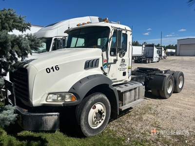 2016 Mack GU813 6x4 トラックトラクター（T/A）