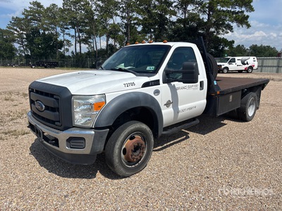 2016 Ford F-550 4x2 Camion à Plateau